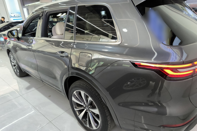 理想汽车 理想ONE 2020款 增程6座版车身外观4