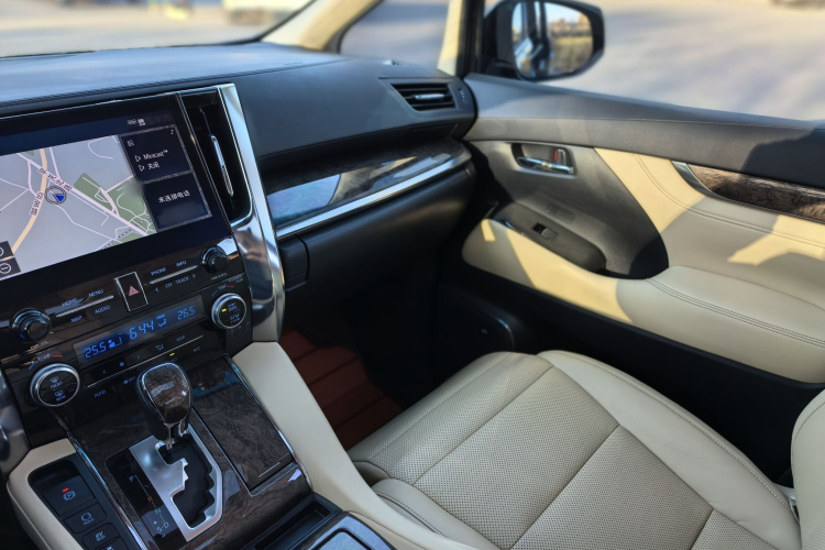 丰田 威尔法 2021款 皇冠 双擎 2.5L HV至尊版局部细节9011