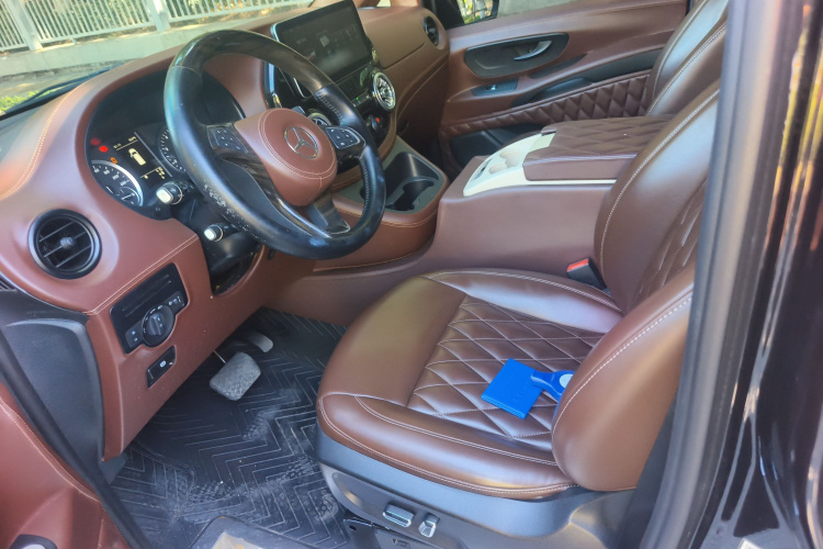 奔驰 威霆 2020款 2.0T 精英版 7座中控内饰19