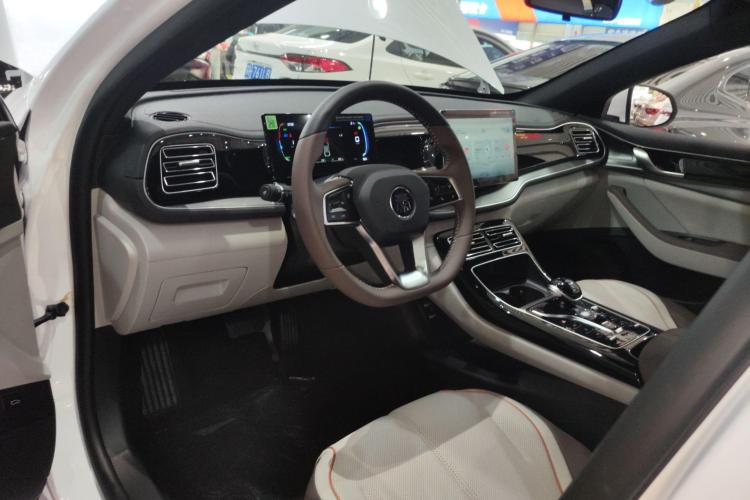 比亚迪 秦PLUS 2024款 荣耀版 DM-i 120KM领先型中控内饰12