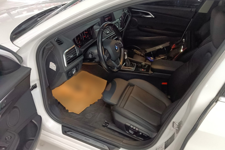 宝马1系 2018款 改款 118i 运动型中控内饰20