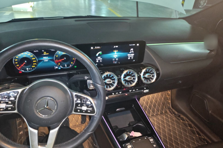 奔驰B级 2021款 B 200 动感型中控内饰12