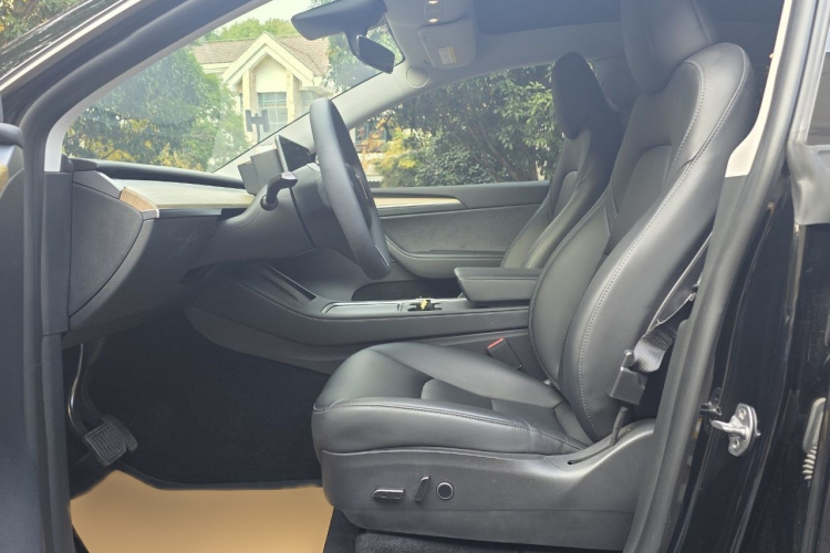 特斯拉 Model Y 2022款 改款 后轮驱动版中控内饰7002