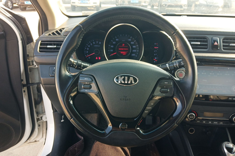 起亚K2 2015款 三厢 1.6L AT Premium中控内饰13