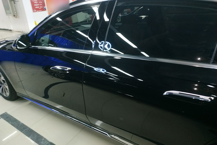 奔驰E级 2024款 E 300 L 豪华型车身外观4