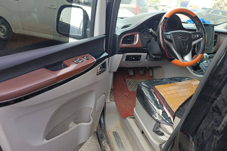 江汽集团 瑞风M5 2021款 2.0T 柴油手动版 国VI中控内饰7003