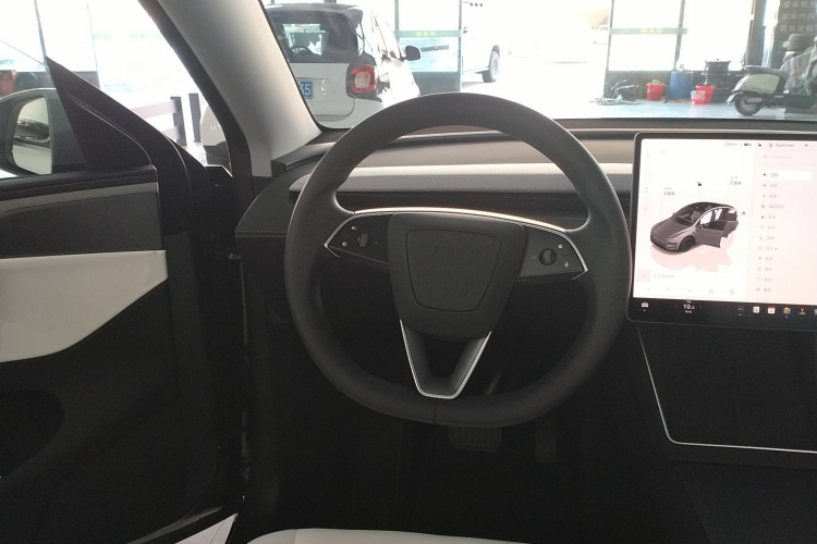 特斯拉 Model Y 2025款 长续航全轮驱动版中控内饰13