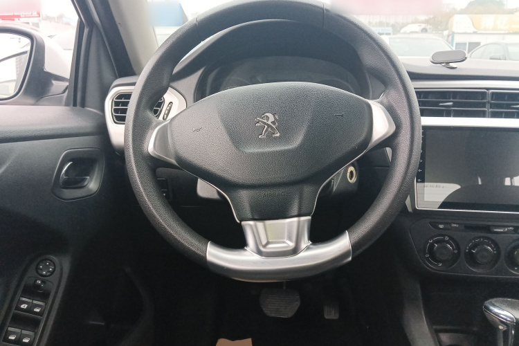 标致301 2016款 1.6L 自动舒适版局部细节13