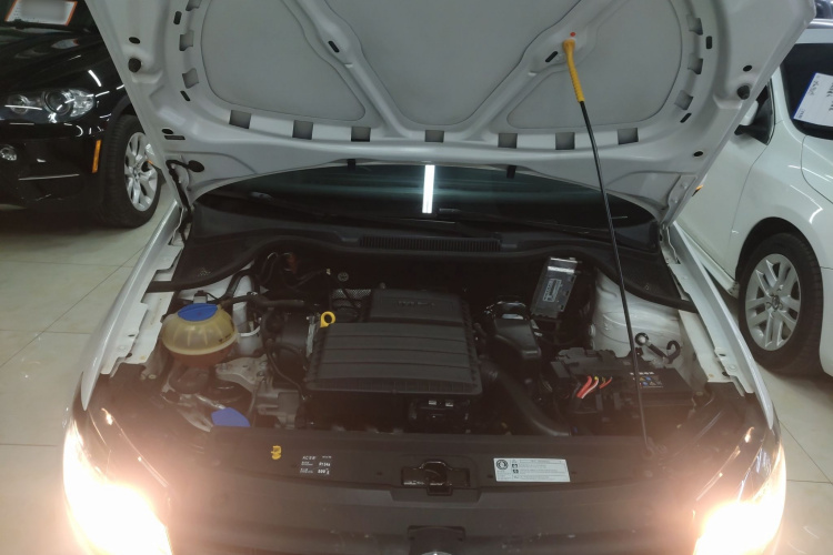 大众 Polo 2016款 1.4L 手动风尚型机舱底盘24