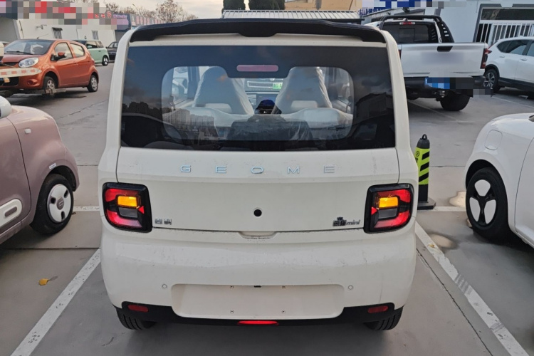 吉利银河 熊猫 2025款 210km 元气熊车身外观6