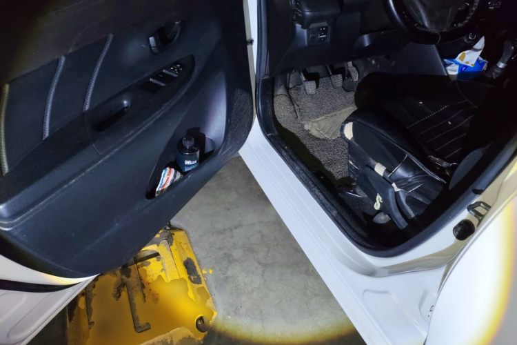 丰田 威驰 2016款 1.5L 手动智臻星耀版中控内饰20