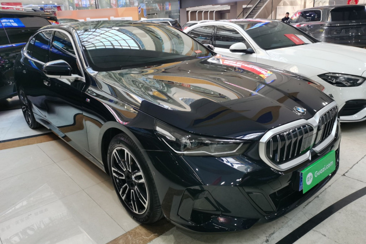 宝马5系 2025款 530Li 领先型 M运动套装车身外观6002