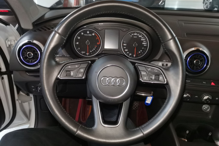 奥迪A3 2018款 30周年年型 Limousine 35 TFSI 时尚型局部细节13