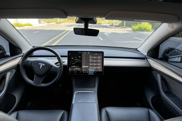 特斯拉 Model Y 2021款 标准续航后驱版中控内饰7002