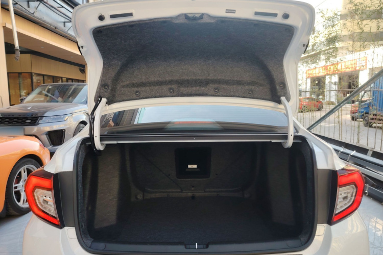 本田 凌派 2024款 180Turbo CVT智享版机舱底盘23