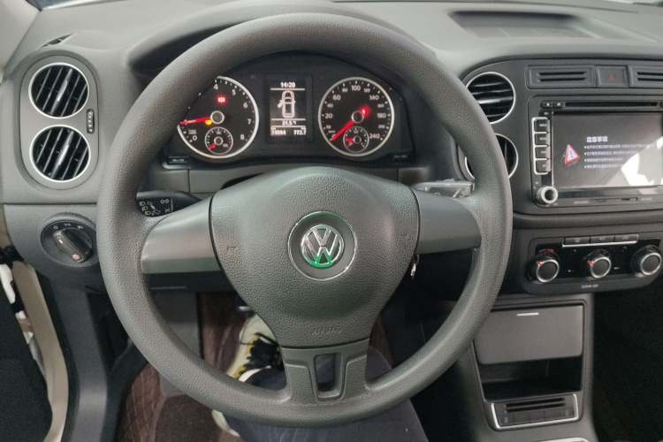 大众 途观 2016款 300TSI 手动两驱风尚版中控内饰13