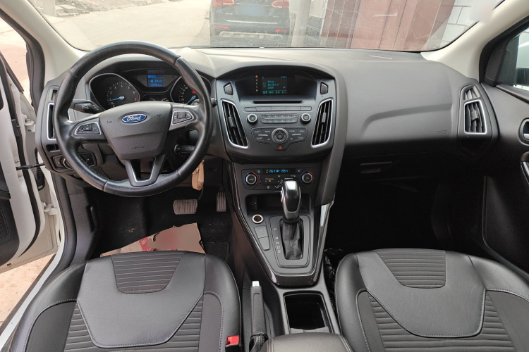 福特 福克斯 2015款 两厢 EcoBoost 125 自动超能风尚型中控内饰12