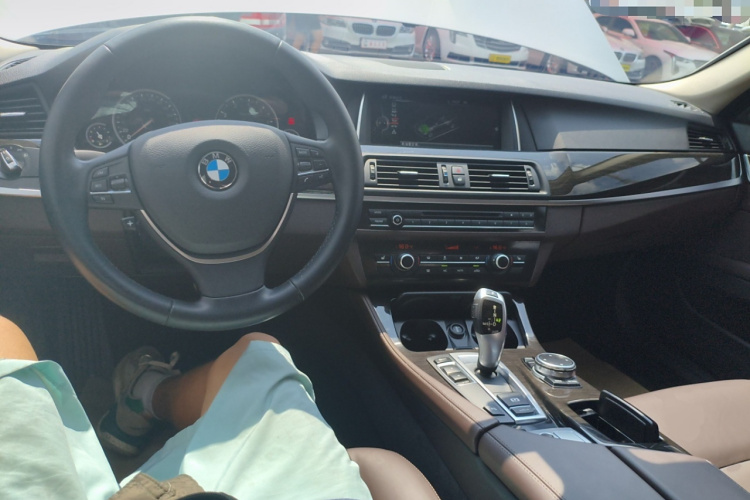 宝马5系 2017款 525Li 豪华设计套装中控内饰7002