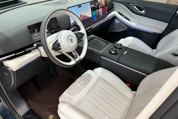 岚图汽车 岚图梦想家 2025款 PHEV 四驱旗舰鲲鹏版中控内饰7009