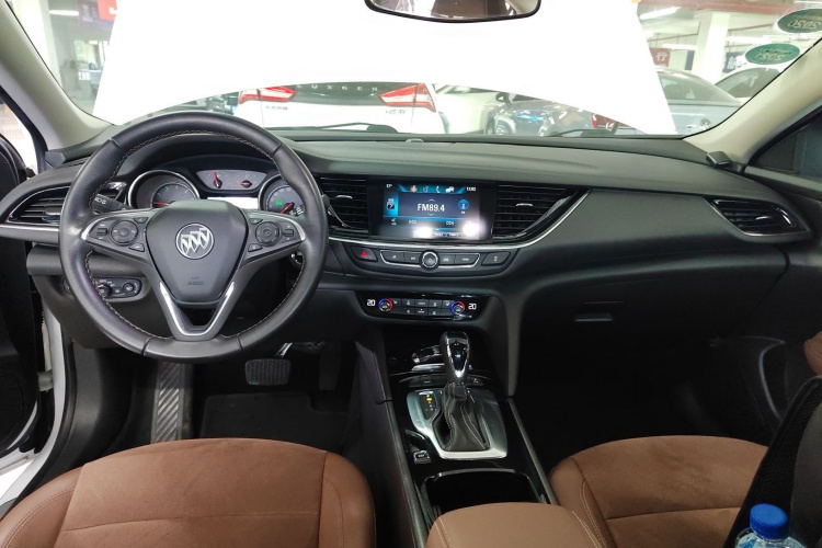 别克 君威 2019款 20T 精英型 国VI中控内饰12