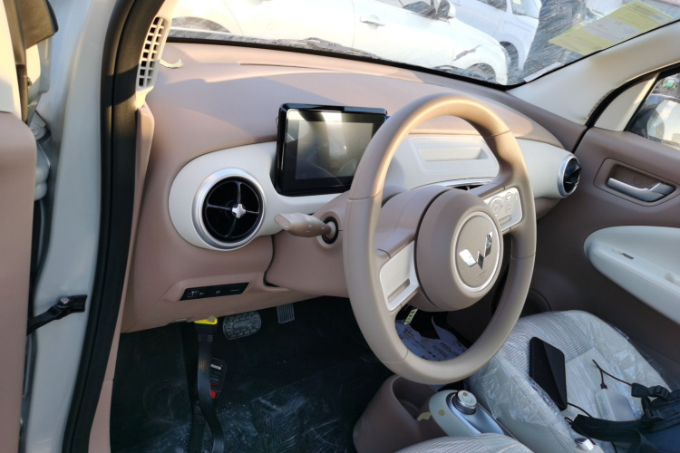 五菱汽车 宏光MINIEV 2025款 四门版 进阶款中控内饰7002