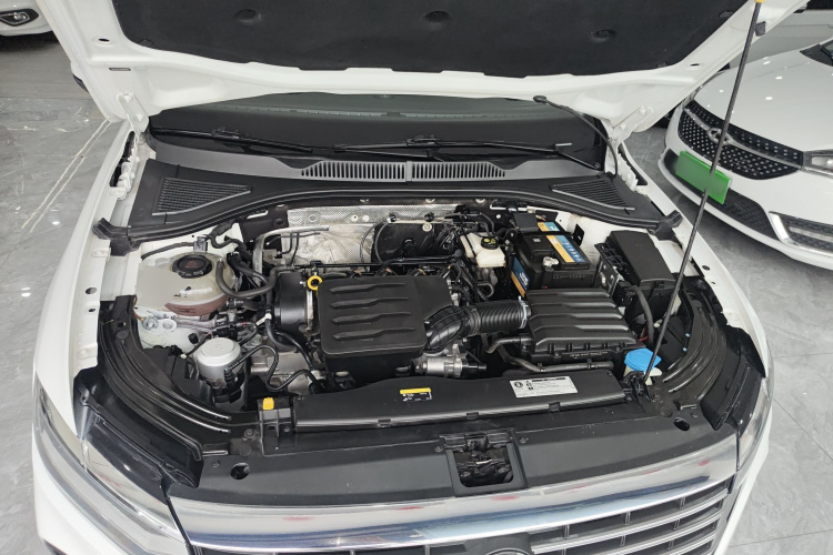 大众 朗逸 2023款 1.5L 自动得逸版机舱底盘24