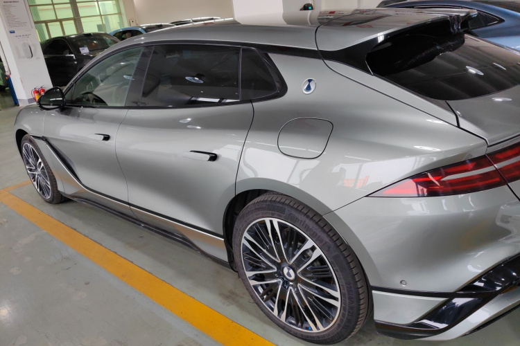 腾势Z9GT 2024款 1100四驱Ultra版车身外观4