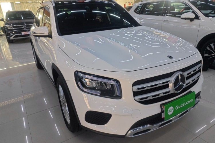 奔驰GLB 2023款 GLB 220 动感型车身外观6002