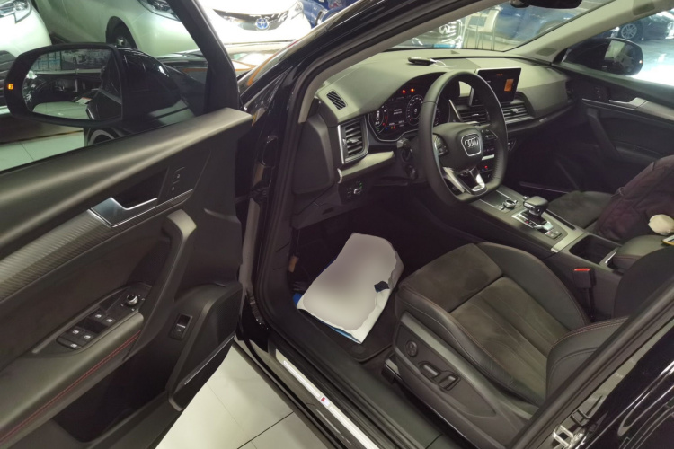 奥迪Q5L 2020款 45 TFSI 尊享运动型中控内饰20