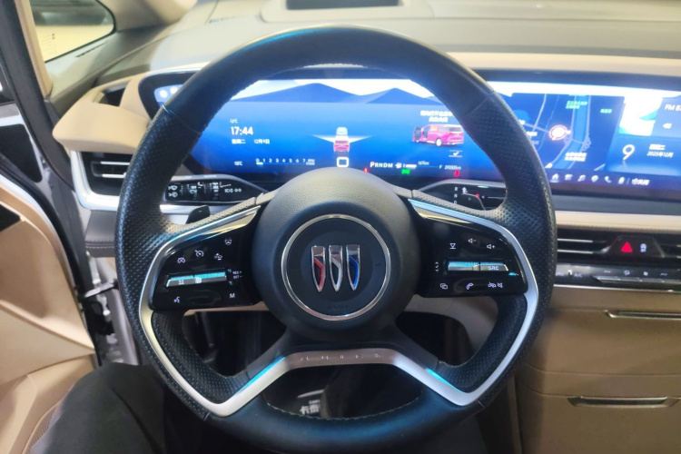 别克 世纪 2023款 2.0T 七座臻享款中控内饰13