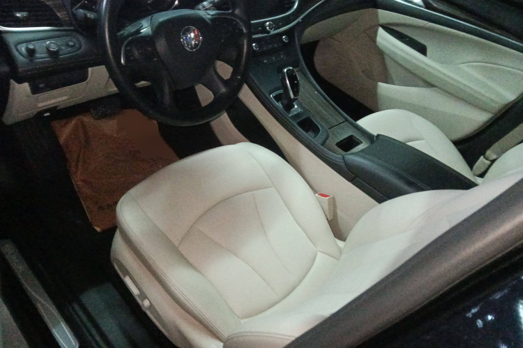 别克 君越 2020款 652T 精英型中控内饰19