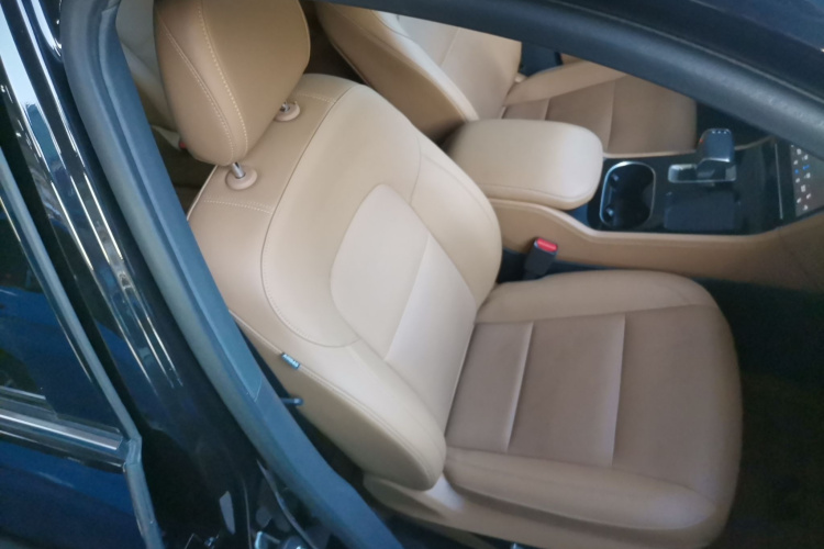 理想汽车 理想ONE 2021款 增程6座版局部细节41