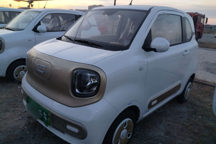 奔腾小马 2026款 222km 萌趣马 Plus车身外观1