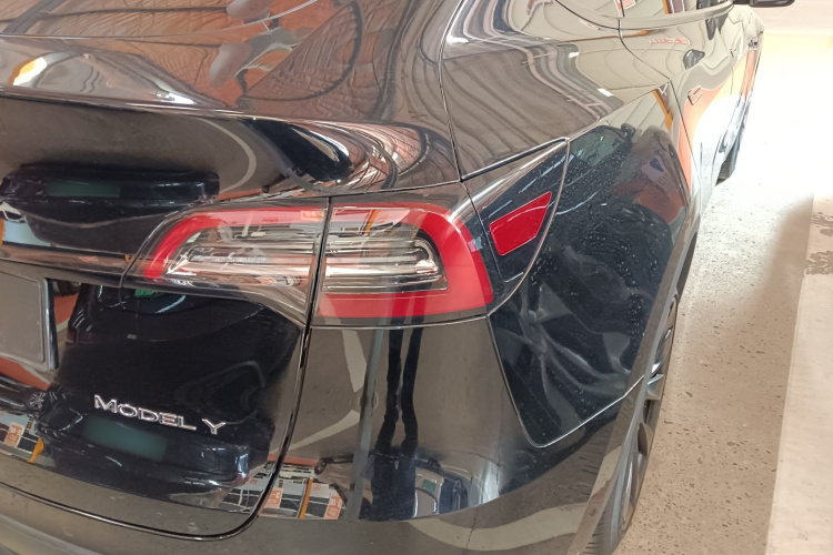 特斯拉 Model Y 2021款 标准续航后驱版车身外观9