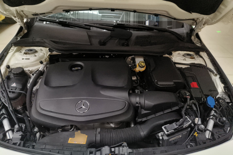 奔驰CLA 2017款 改款 CLA 220 4MATIC机舱底盘24
