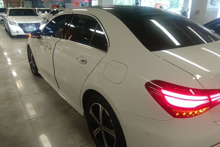 奔驰A级 2024款 改款 A 200 L 时尚型车身外观4