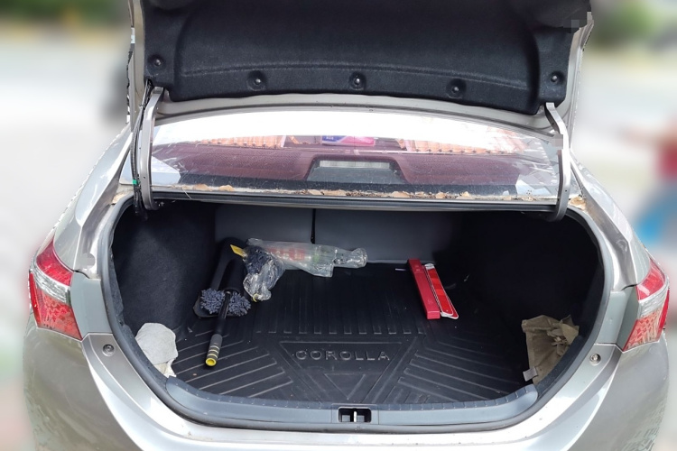 丰田 卡罗拉 2017款 改款 1.2T S-CVT GL-i局部细节23