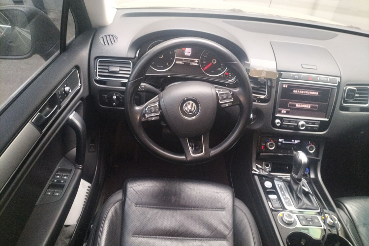 大众 途锐 2017款 3.0TSI 拓界版中控内饰13