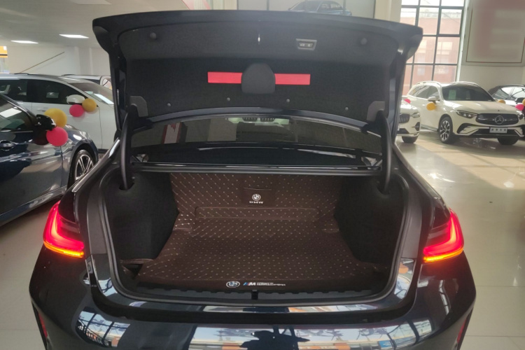 宝马3系 2023款 325Li M运动套装机舱底盘23