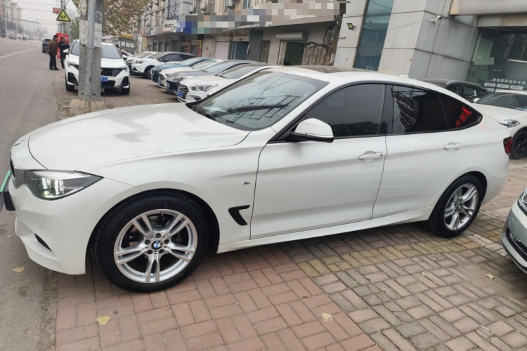 宝马3系GT 2020款 320i M运动套装车身外观4