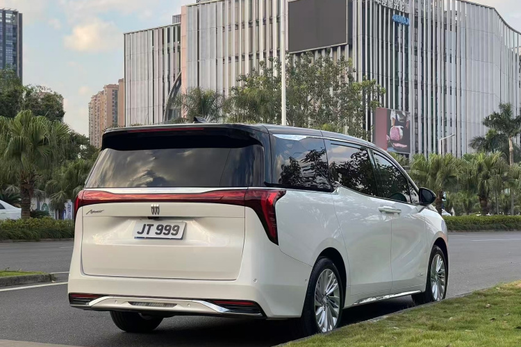 别克 世纪 2023款 2.0T 七座蕴世版车身外观7