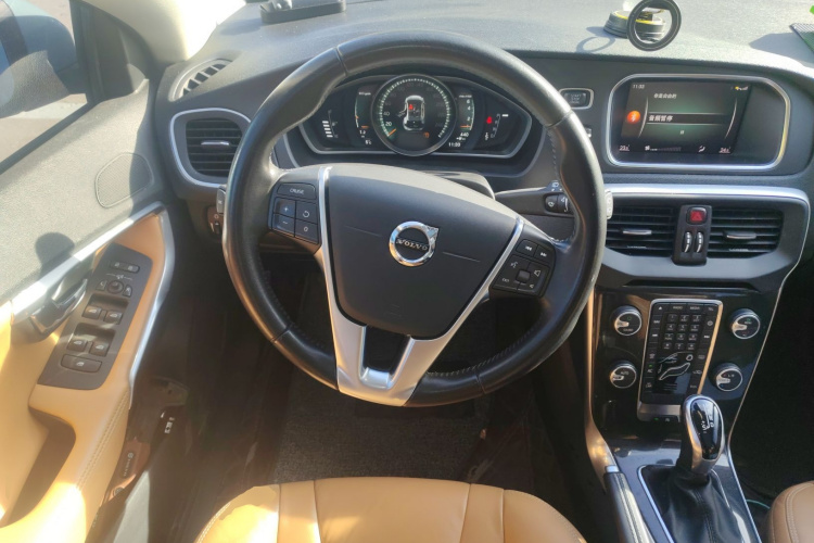 沃尔沃V40 2019款 T3 智逸版中控内饰13