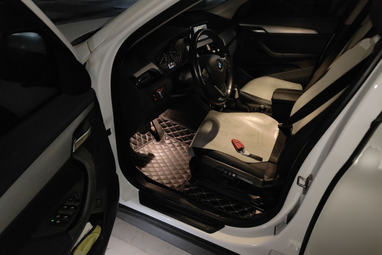 宝马X1 2016款 sDrive18Li 时尚型中控内饰20