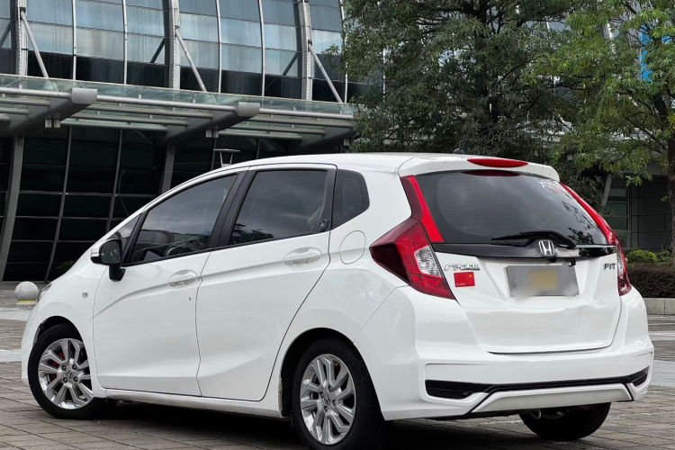 本田 飞度 2018款 1.5L CVT舒适天窗版车身外观6006