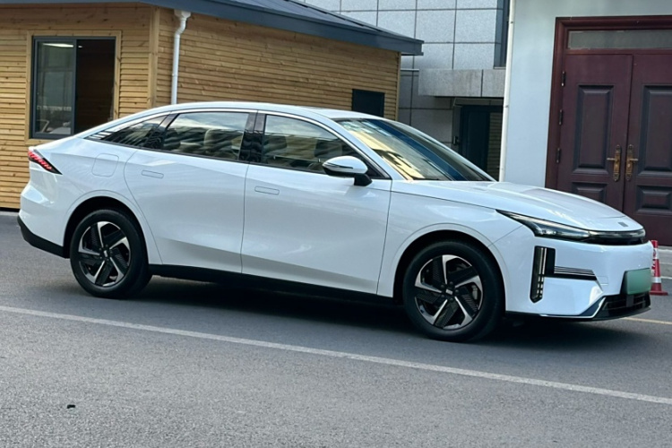 吉利银河 银河L6 2023款 60km PLUS车身外观6003