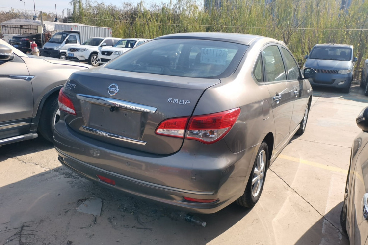 日产 轩逸 2016款 经典 1.6XE 自动领先版车身外观7