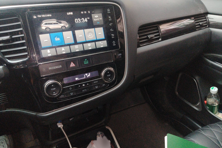 三菱 欧蓝德 2020款 2.4L 四驱致享版 7座局部细节16