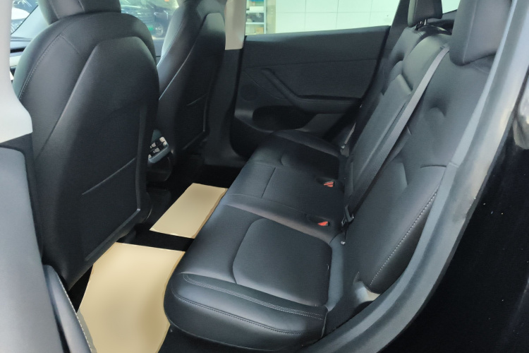特斯拉 Model Y 2022款 长续航全轮驱动版中控内饰7004