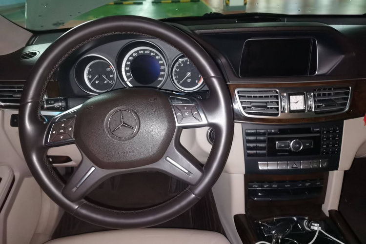 奔驰E级 2014款 E 260 L 豪华型局部细节13