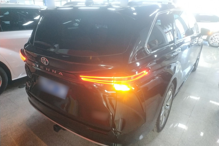 丰田 赛那SIENNA 2023款 2.5L混动 尊贵版车身外观6005